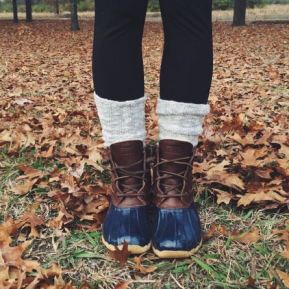 Sperry’s Women's Saltwater Duck Boot • Tan/Navy • Size 5 - Picture 4 of 13